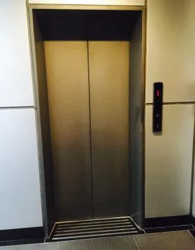 玉久ビルの外観