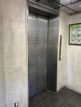 清水ビルの外観