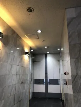SKロイヤルビルの外観