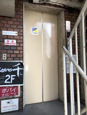 トウショウビルの外観
