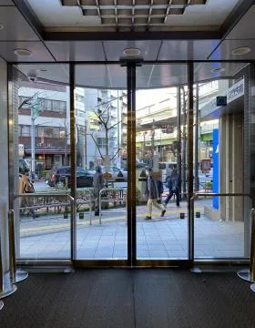 NBF池袋タワービルの外観