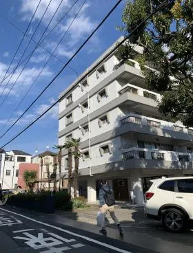 代々木コーポラスビルの外観