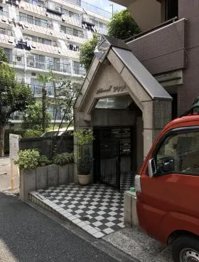 アドウェル代々木ビルの外観