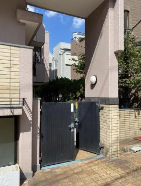 春原ビルの外観