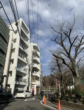 クエストオブテイスト92ビルの外観