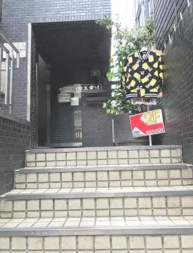 175番館本館の外観