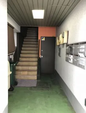 玉上ビルの外観