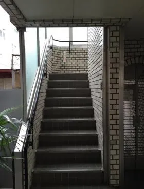 175番館別館ビルの外観