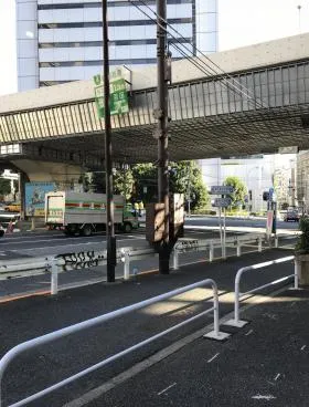 神宮外苑ビルの外観