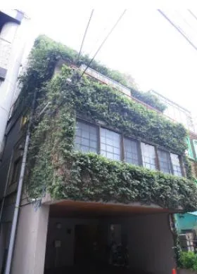Q-1ビルの外観