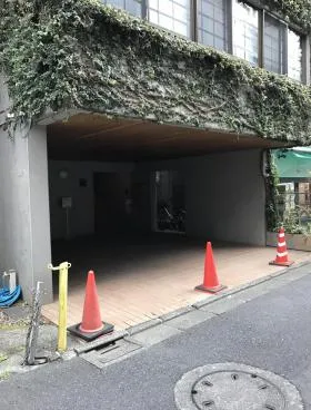Q-1ビルの外観