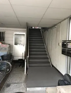 ダムビルの外観