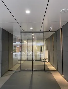 酪農会館ビルの外観