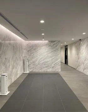 酪農会館ビルの外観