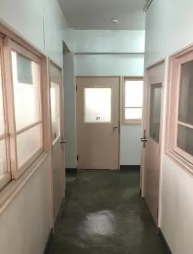 東物産ビルの外観