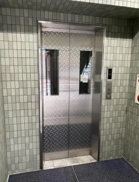 YS.1ビルの外観