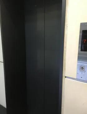 新宿成和ビルの外観