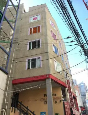 加瀬ビルの外観