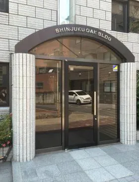 新宿オークビルの外観