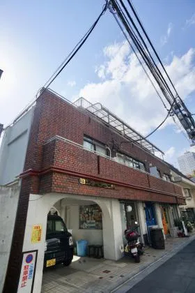 ヨシダペアランドB棟ビルの外観