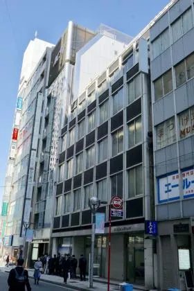 新宿西ビルの外観