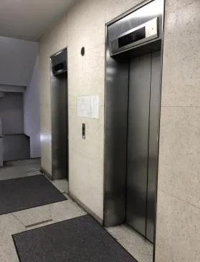 新宿西ビルの外観