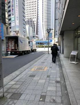 新宿西ビルの外観