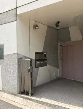 フォーレスト代々木A館ビルの外観
