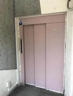 フォーレスト代々木A館ビルの外観