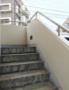 フォーレスト代々木A館ビルの外観