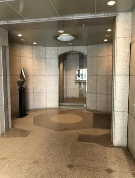 川商ビルの外観