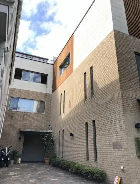 House of KUZEビルの外観