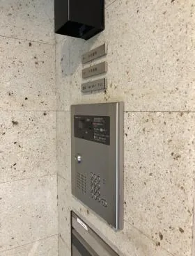 House of KUZEビルの外観