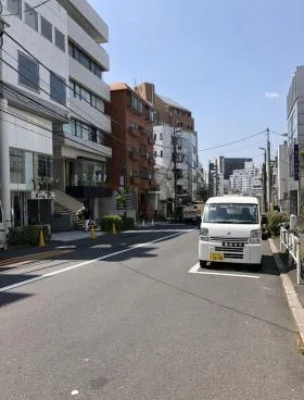秀和外苑レジデンスビルの外観