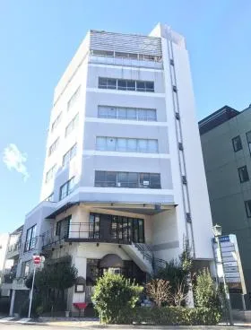 シオバラ外苑ビルの外観