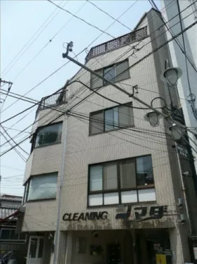 メルシー神宮前EASTビルの外観