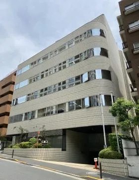 泉館三番町ビルの外観