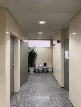 泉館三番町ビルの外観