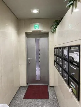 泉館三番町ビルの外観
