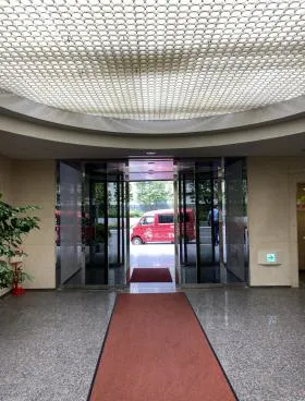 泉館三番町ビルの外観