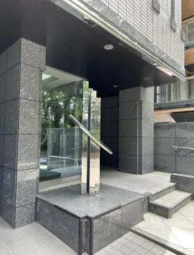 泉館五番町ビルの外観