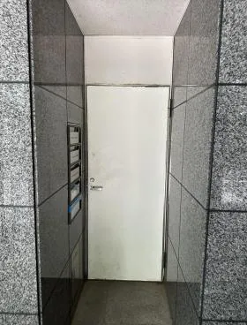 泉館五番町ビルの外観