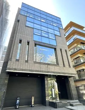 泉館五番町ビルの外観