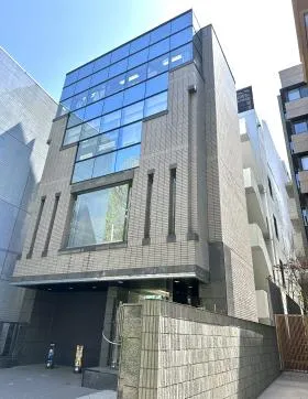 泉館五番町ビルの外観