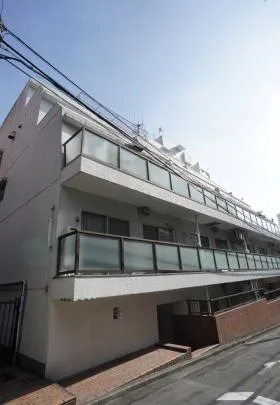 カーサ神宮前ビルの外観