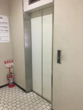飯田橋尚学ビル 別館の外観