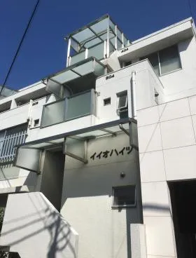 イイオハイツビルの外観
