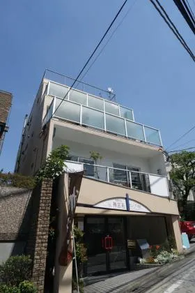 神宮苑ビルの外観