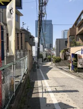 神宮苑ビルの外観