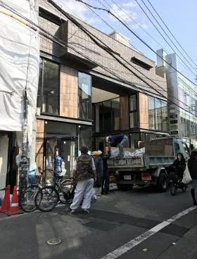 すきがらビルの外観